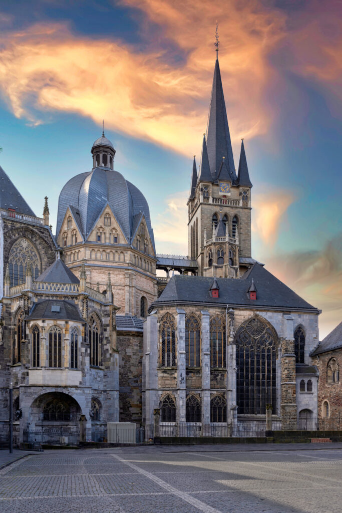 blick auf den aachener dom